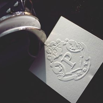 布料品牌的“触觉标识”设计，logo设计公司